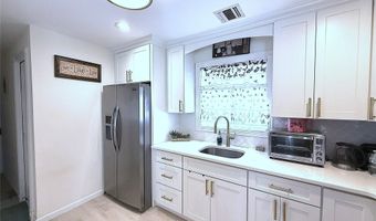 3 Desoto Rd, Amity Harbor, NY 11701