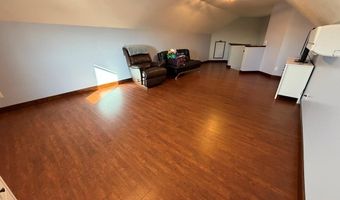 1524 Beechwood Dr, Aurora, NE 68818