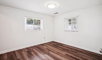 4503 TRAYMORE St, Bethesda, MD 20814