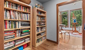 39 Wolf Rd, Asheville, NC 28805