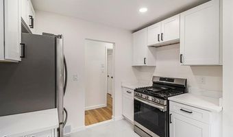9986 Becker Ave, Allen Park, MI 48101