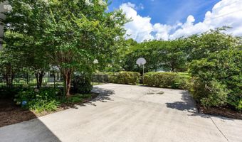 8675 W Fairway Dr, Baton Rouge, LA 70809