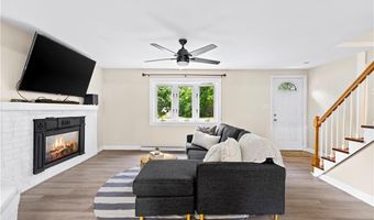 28 Alton Ave, Cumberland, RI 02864