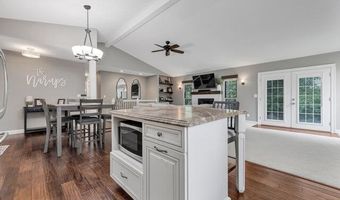 514 Great Hill Dr, Ballwin, MO 63021