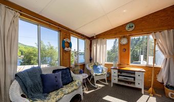 81 Shoreline Dr, Barnet, VT 05821
