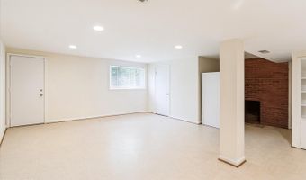 6049 AVON Dr, Bethesda, MD 20814