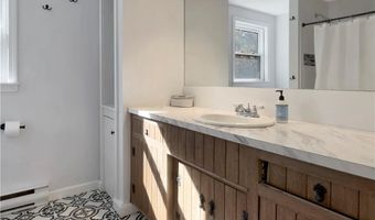 89 Narrow Ln, Charlestown, RI 02813