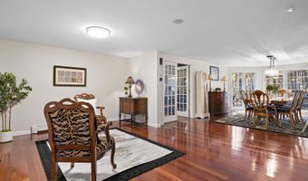 10 Barrington Dr, Bedford, NH 03110