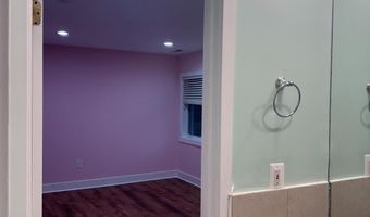 7913 CHARLESTON Ct, Bethesda, MD 20817