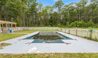 12 Summit Ter, Falmouth, ME 04105