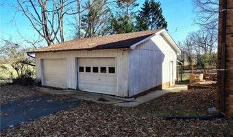 110 Walden Ln, Ararat, NC 27007