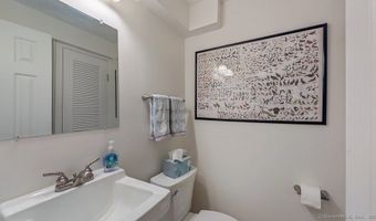 12 Boulevard Dr 35-186, Danbury, CT 06810