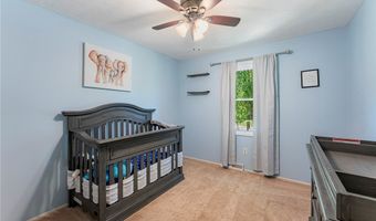 300 Chatham Dr, Aurora, OH 44202