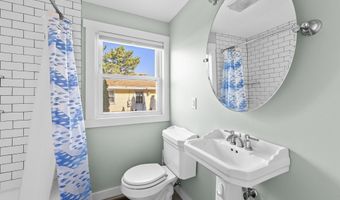 21 E 9th St, Barnegat Light, NJ 08006