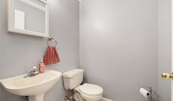 15 Oriole Ln, Alsace, PA 19606