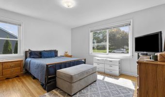5 Greenfield Dr, Ansonia, CT 06401