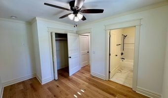 145 6th St, Apalachicola, FL 32320