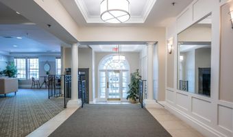 4951 BRENMAN PARK Dr 410, Alexandria, VA 22304