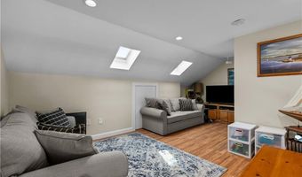 157 Harrison Ave 15, Newport, RI 02840