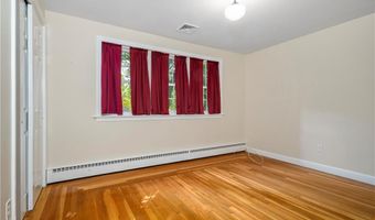 35 Greenfield Rd, Cumberland, RI 02864