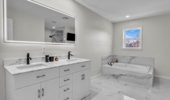 315 Parisen Ave, Bayville, NJ 08721