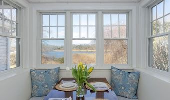 8 Key Ct, Newport, RI 02840