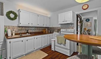 28 Young St, Newport, RI 02840