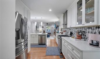 813 Lakeshore Dr, Berkeley Lake, GA 30096