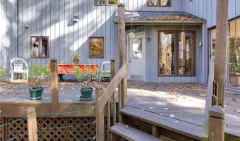 200 GREENTREE Cir, Aurora, OH 44202