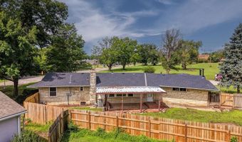 102 Highland Dr, Arkansas City, KS 67005