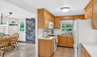 437 Lovely St, Avon, CT 06001