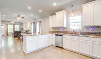 1105 S Fannin St, Alvarado, TX 76009