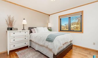 408 N Oak Ridge Rd, Brandon, SD 57005