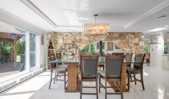 10 Macy Dr, Hewlett Bay Park, NY 11557