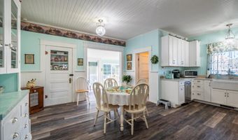 830 DIVISION St SE, Bandon, OR 97411