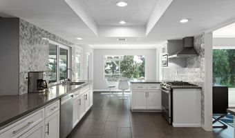 9976 Grandview Dr, La Mesa, CA 91941