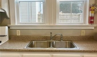 9 Sherman St 1L, Newport, RI 02840