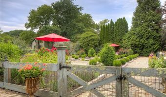 50 Eastover Rd, Portsmouth, RI 02871