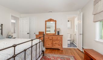 31 Wildwood Dr, Branford, CT 06405
