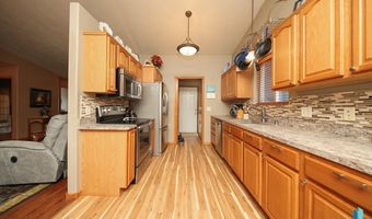 712 S 7th Ave, Brandon, SD 57005