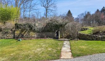 268 Succabone Rd, Bedford, NY 10549