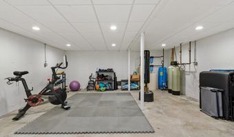 158 Kettle Hole Rd, Bolton, MA 01740