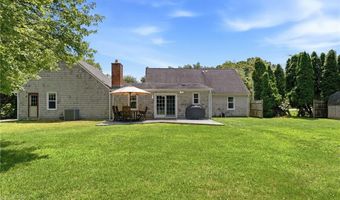 6 Lakewood Dr, Narragansett, RI 02882