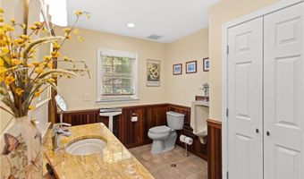 10 Bartlett Rd, Middletown, RI 02842