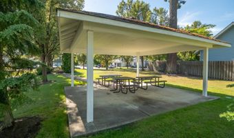 746 NW DESERT PINE St, Albany, OR 97321