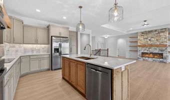 422 NE Lakota Dr, Adrian, MO 64720