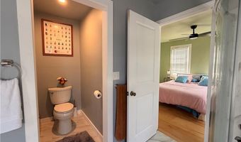 25 Marsh St, Newport, RI 02840