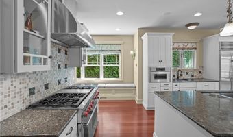 74 Bayberry Rd, Narragansett, RI 02882