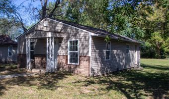 133 W Delta St, Aurora, MO 65605