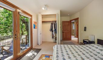 940 Pinecrest Ter, Ashland, OR 97520